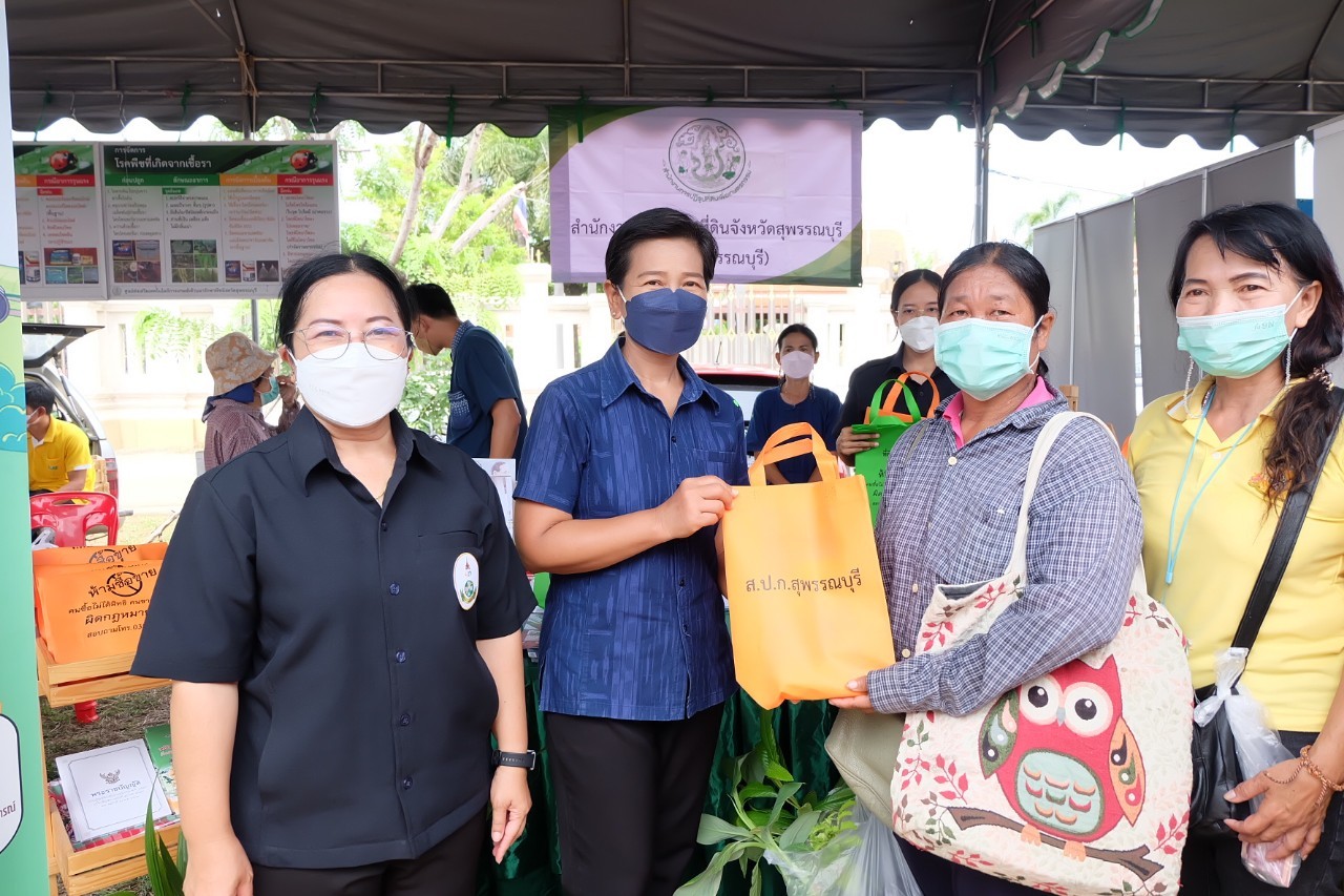 title - รมช.ประภัตร โพธสุธน เปิดงานคลินิกเกษตรเคลื่อนที่ในพระราชานุเคราะห์สมเด็จพระบรมโอรสาธิราช ฯ สยามมกุฎราชกุมาร ในโอกาสมหามงคลวันเฉลิมพระชนมพรรษา 70 พรรษาพระบาทสมเด็จพระเจ้าอยู่หัว วันที่ 28 กรกฎาคม 2565